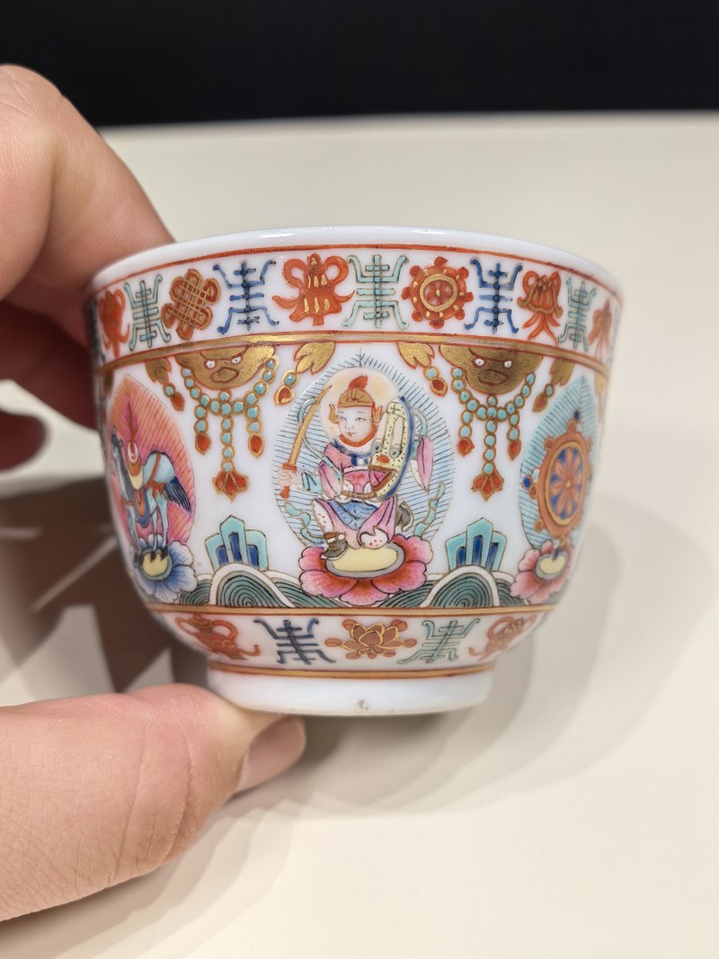 清道光 粉彩七珍八宝纹杯 - 图7