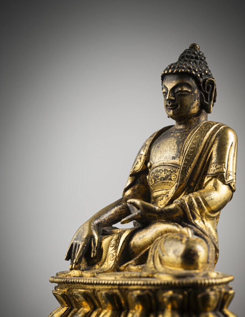 A GILT-BRONZE FIGURE OF BUDDHA SHAKYAMUNI - 图4