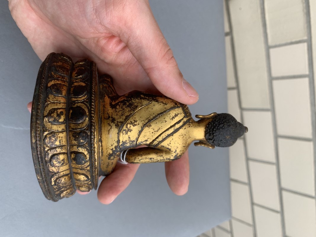 A GILT-BRONZE FIGURE OF BUDDHA SHAKYAMUNI - 图8