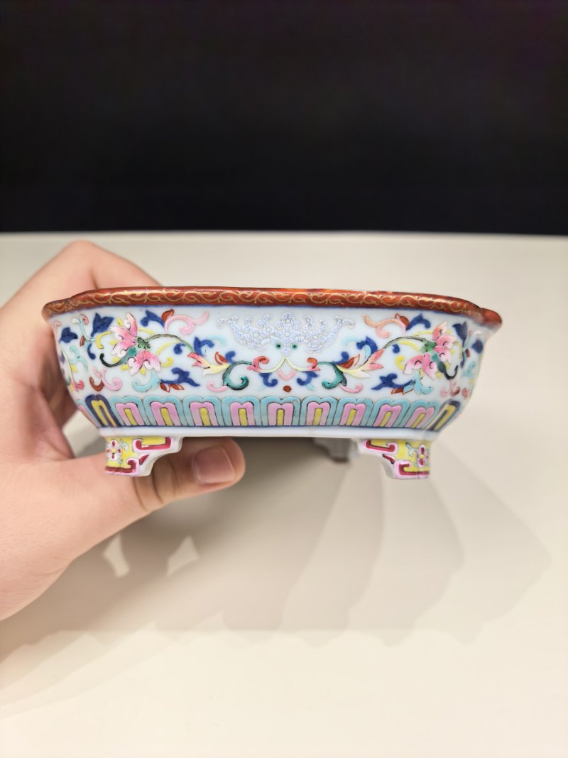 清乾隆 青花洋彩四方倭角水仙盆 - 图6