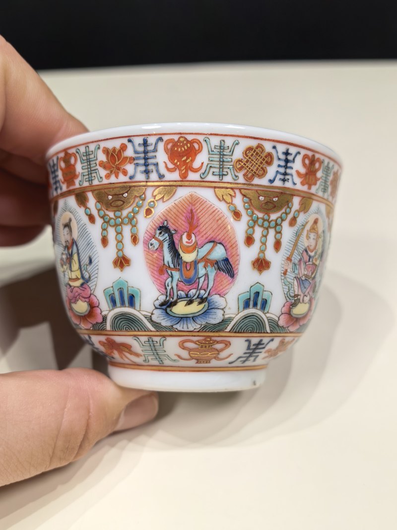 清道光 粉彩七珍八宝纹杯 - 图8