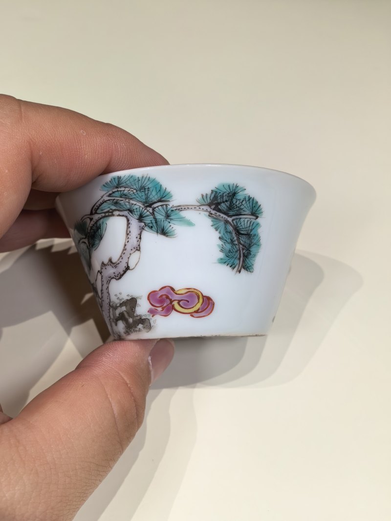 清雍正 粉彩人物马蹄杯 - 图6