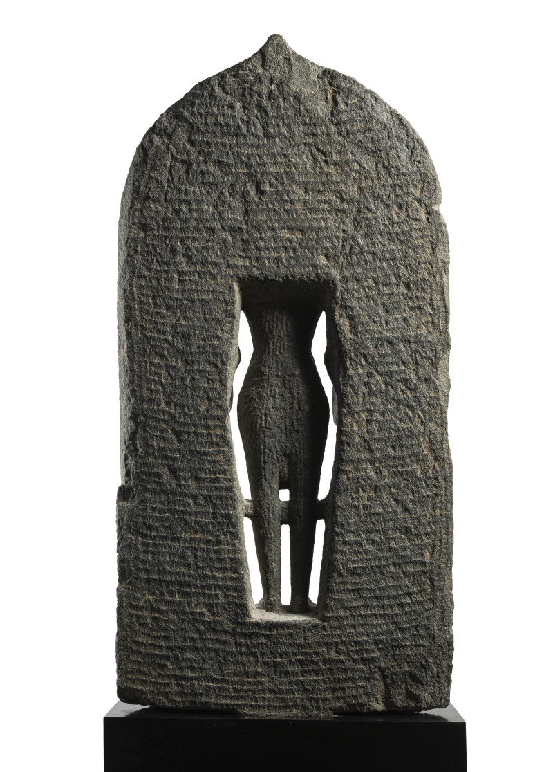 A FINE AND LARGE PHYLLITE STONE STELE DEPICTING VISHNU - 图5