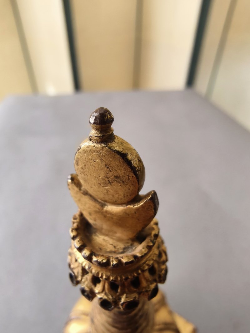 A GILT-BRONZE STUPA - 图16