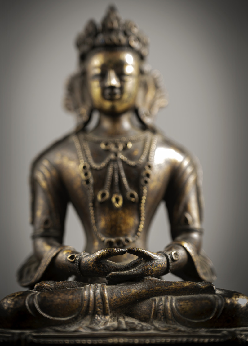 A GILT-BRONZE FIGURE OF AMITAYUS - 图5