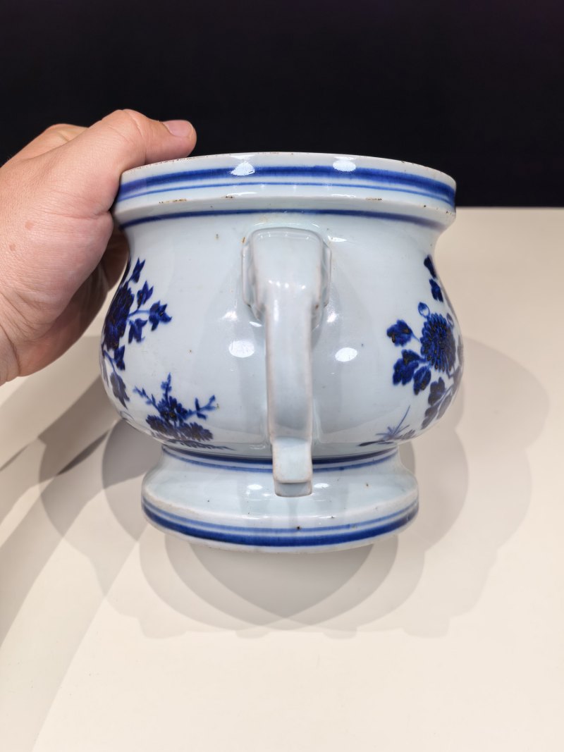 明宣德-正统 青花花卉纹象耳簋 - 图5