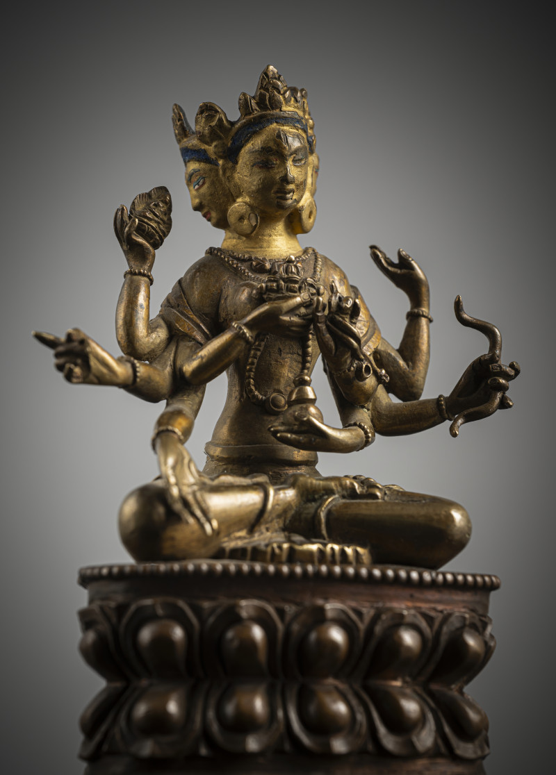 A BRONZE FIGURE OF USHNISHAVIJAYA - 图4