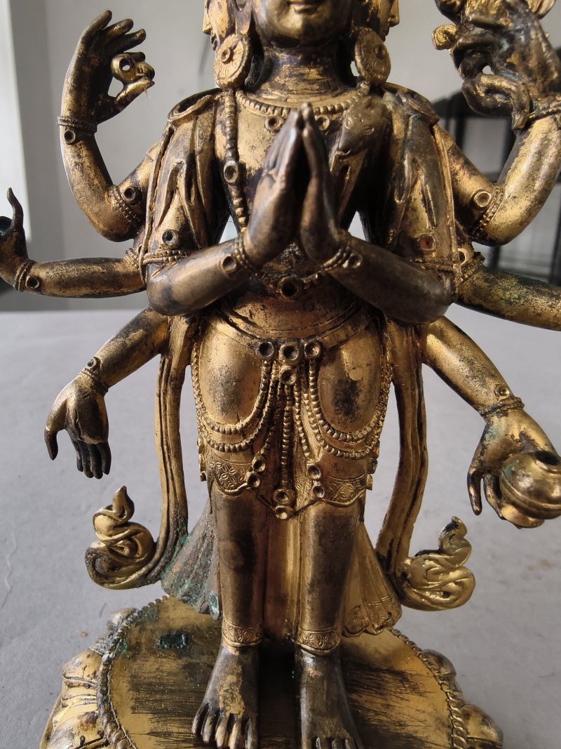 A GILT-BRONZE FIGURE OF EKADASHALOKESHVARA - 图17