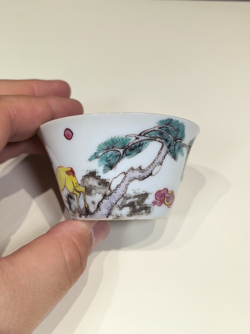 清雍正 粉彩人物马蹄杯 - 图7