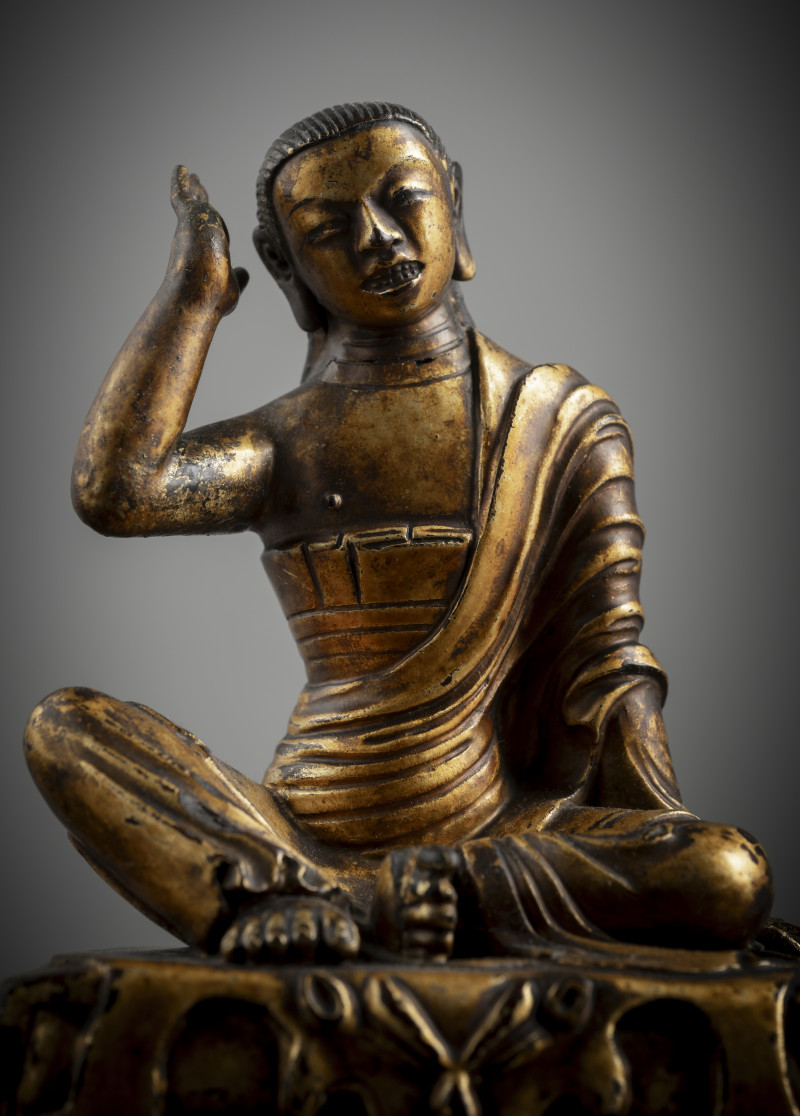 A GILT-LACQUERED TERRACOTTA FIGURE OF MILAREPA - 图3