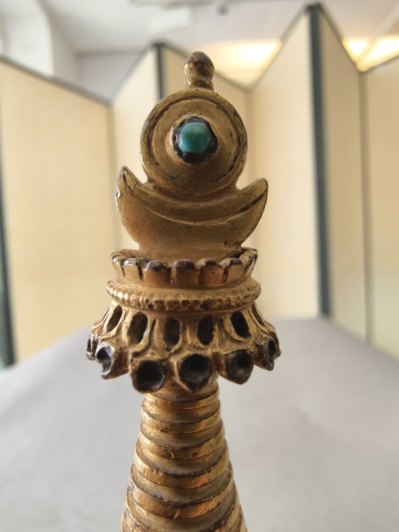A GILT-BRONZE STUPA - 图23