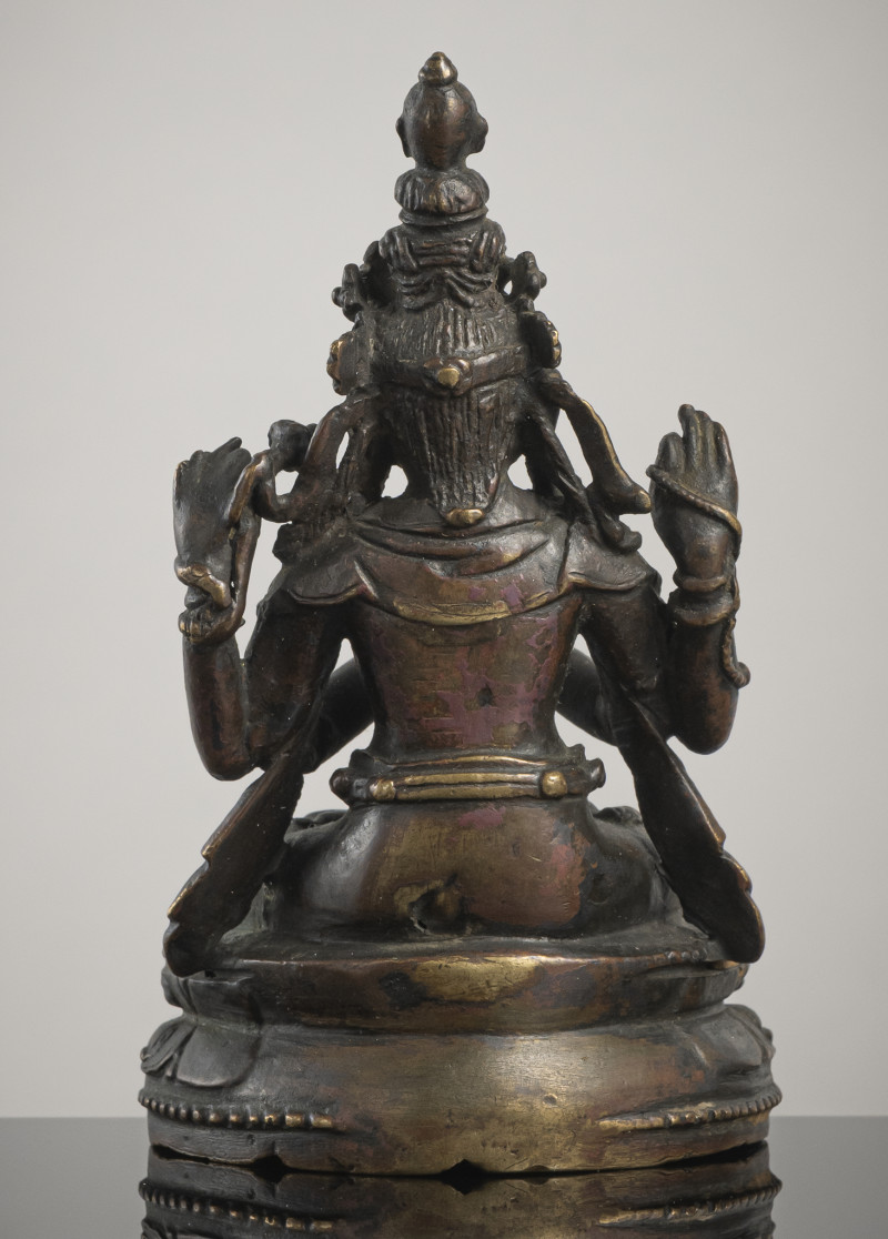 A BRONZE FIGURE OF SADAKSHARILOKESHVARA - 图2
