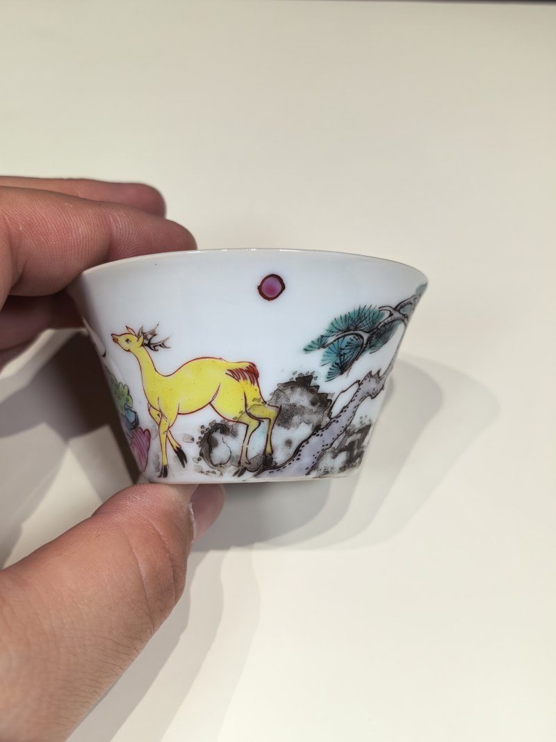清雍正 粉彩人物马蹄杯 - 图8