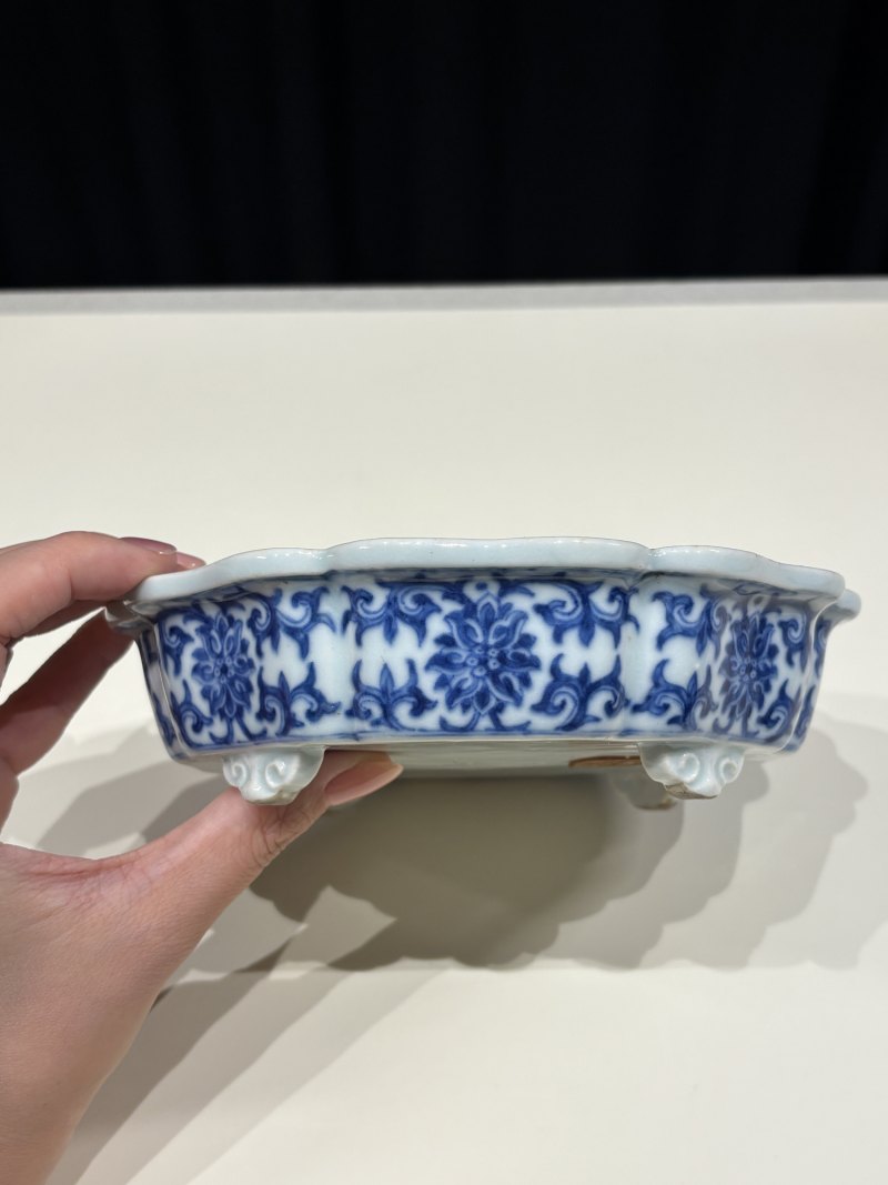 清乾隆 青花宝相花葵口洗 - 图4