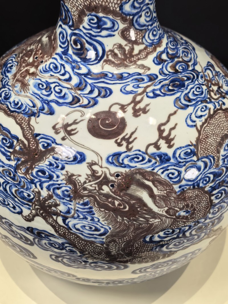 清雍正 青花釉里红云龙纹天球瓶 - 图8