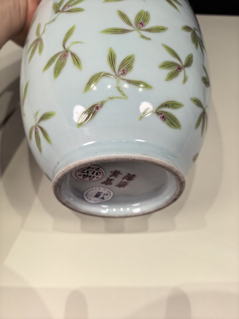 清道光 粉彩兰花纹瓶一对 - 图18