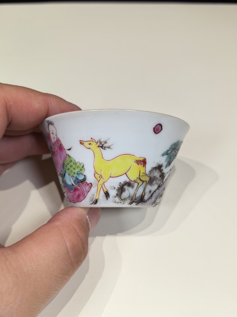 清雍正 粉彩人物马蹄杯 - 图9