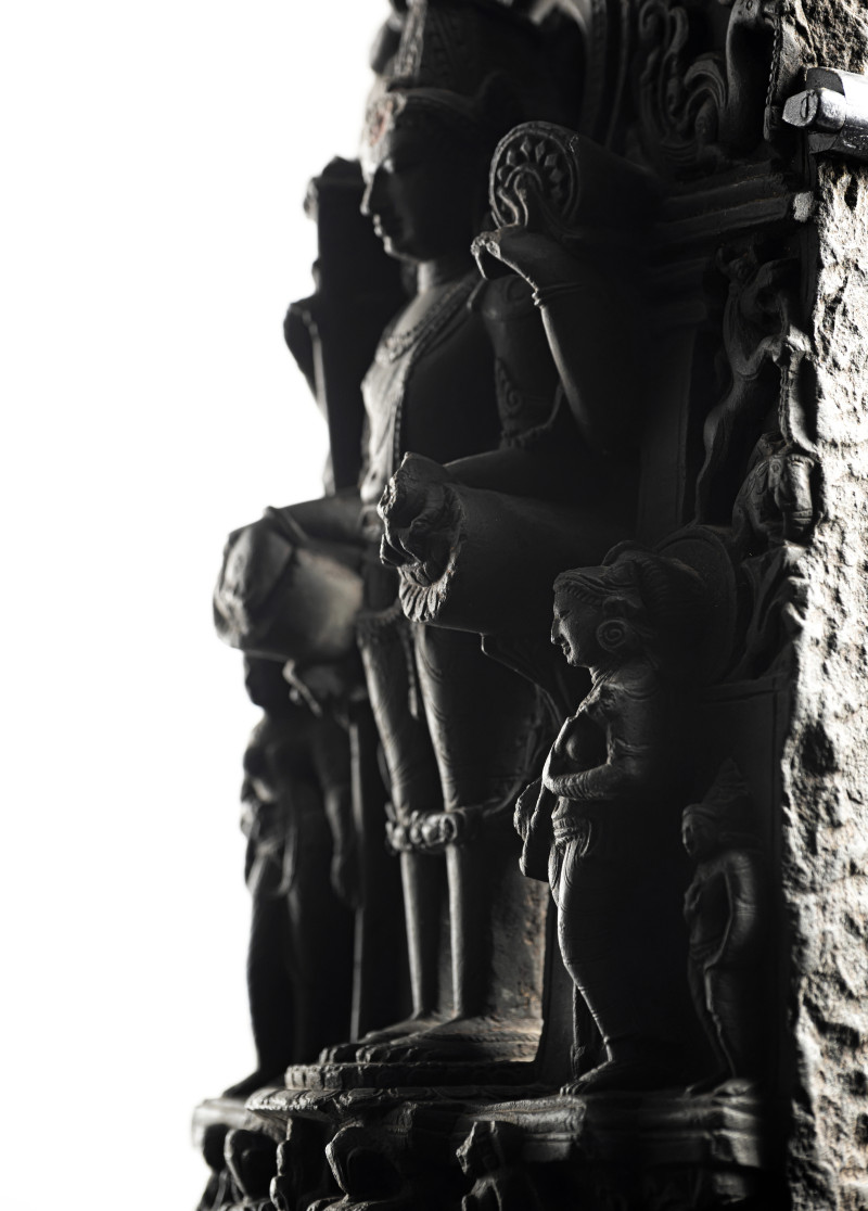 A PHYLLITE STONE STELE DEPICTING VISHNU - 图3