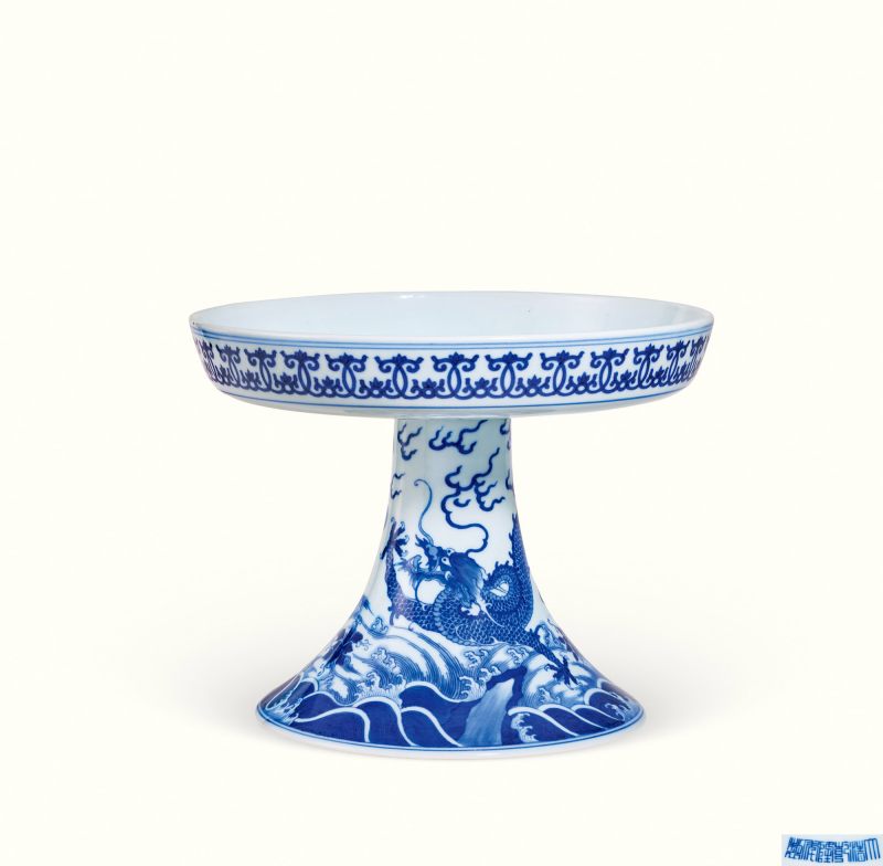 清乾隆 青花海水江崖鱼化龙纹高足盘