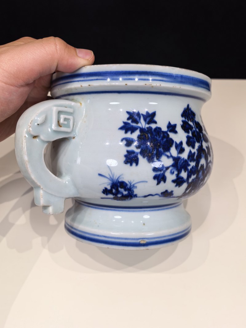 明宣德-正统 青花花卉纹象耳簋 - 图8
