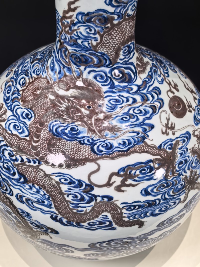 清雍正 青花釉里红云龙纹天球瓶 - 图9