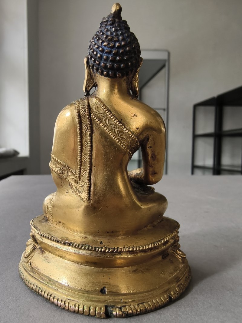 A GILT-BRONZE FIGURE OF BUDDHA SHAKYAMUNI - 图8