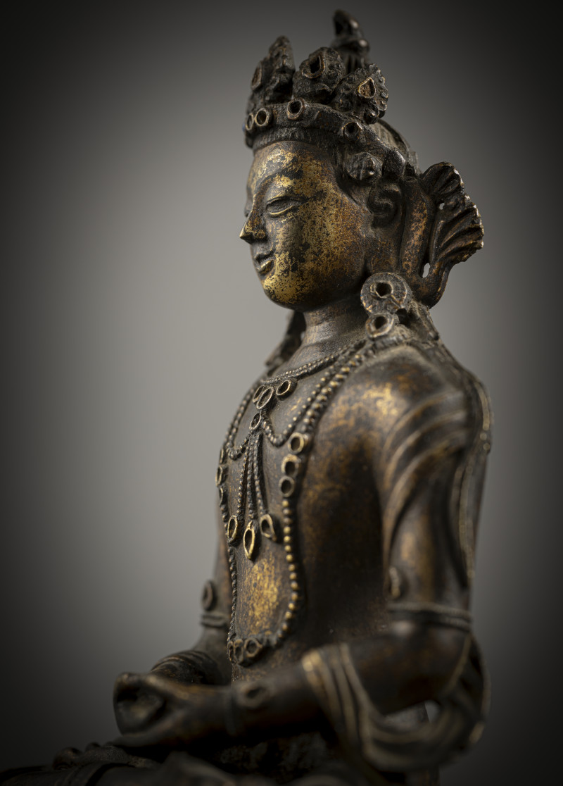 A GILT-BRONZE FIGURE OF AMITAYUS - 图3