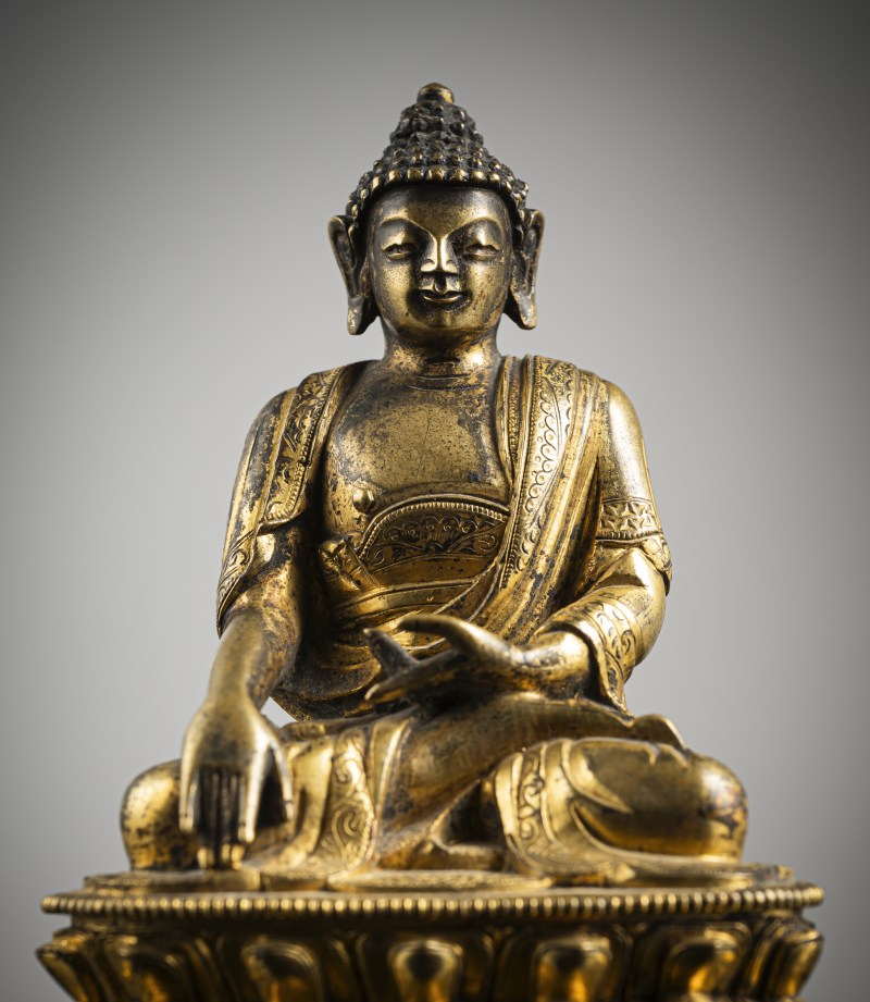 A GILT-BRONZE FIGURE OF BUDDHA SHAKYAMUNI - 图3