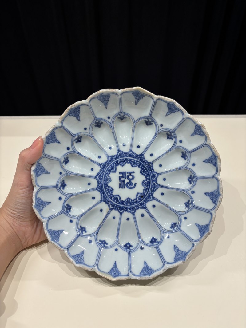 清康熙 青花梵文莲瓣盘 - 图3