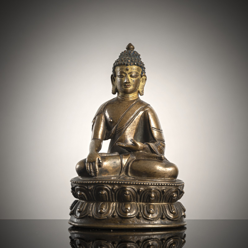 A BRONZE FIGURE OF BUDDHA SHAKYAMUNI