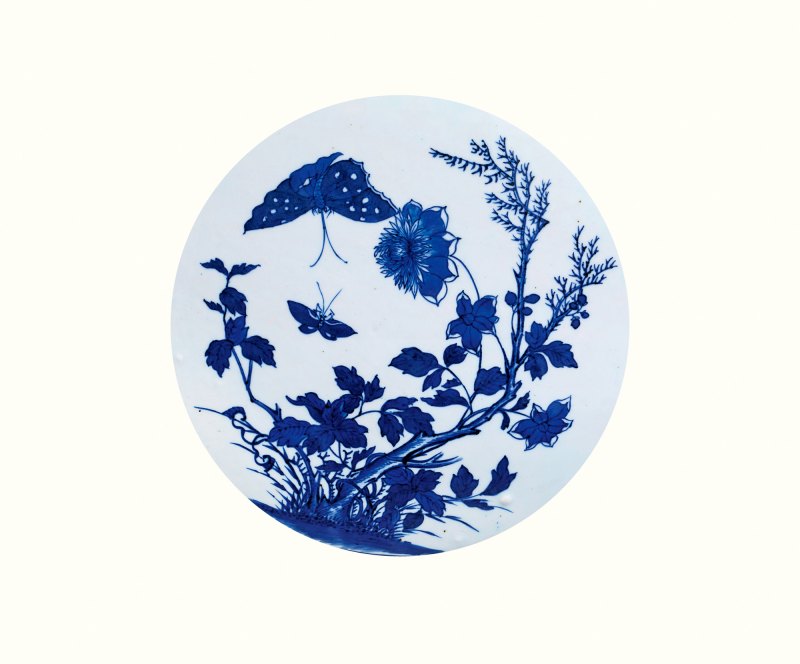 清乾隆 青花缠枝莲开光花鸟纹双耳抱月瓶 - 图2
