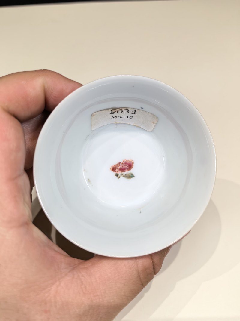 清雍正 粉彩人物马蹄杯 - 图11