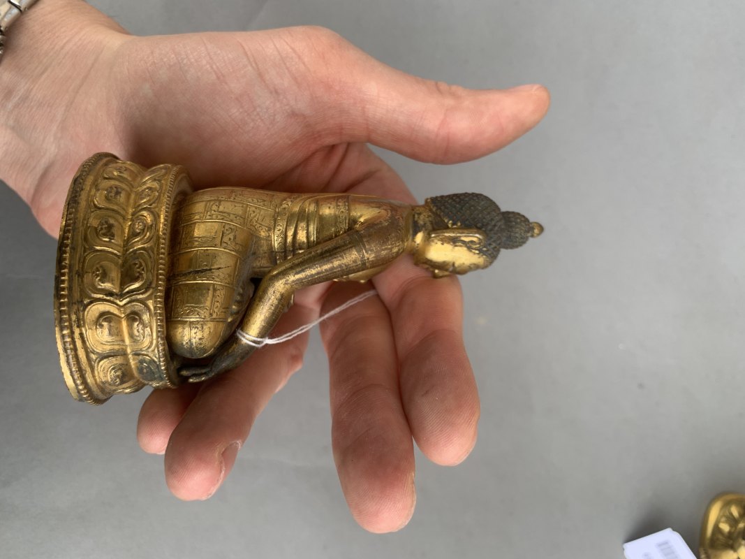 A GILT-BRONZE FIGURE OF BUDDHA SHAKYAMUNI - 图8