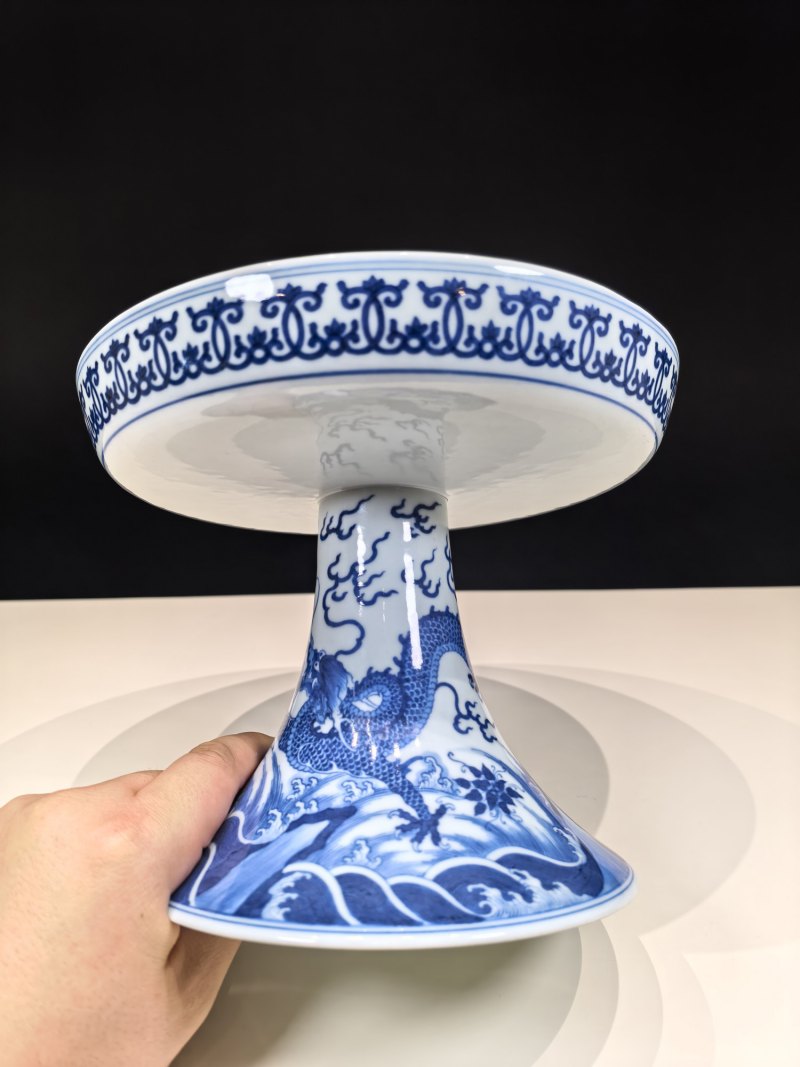 清乾隆 青花海水江崖鱼化龙纹高足盘 - 图3