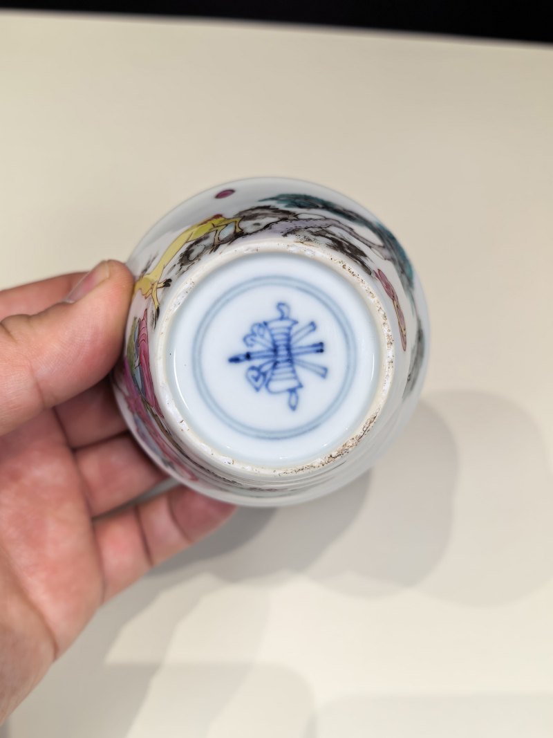 清雍正 粉彩人物马蹄杯 - 图12