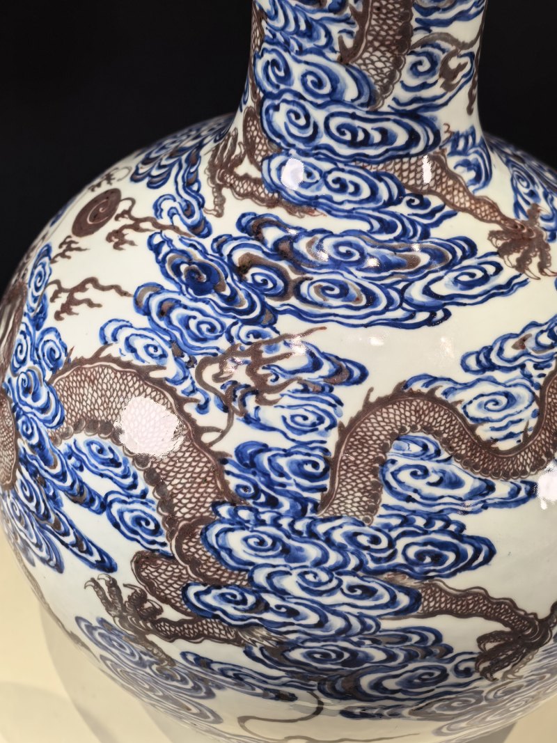 清雍正 青花釉里红云龙纹天球瓶 - 图11