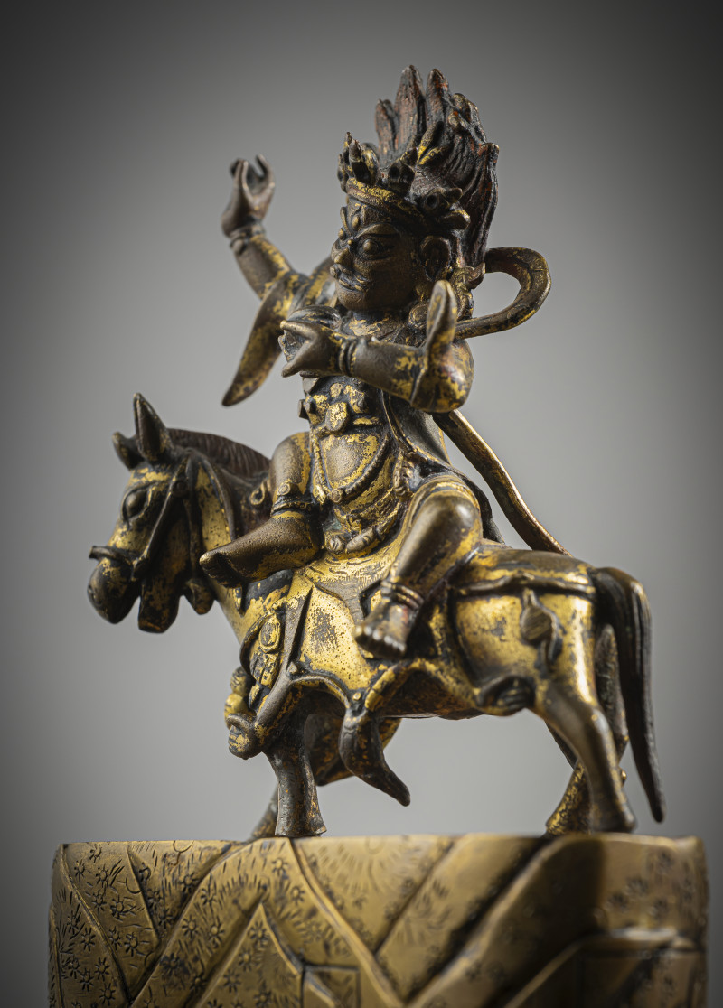 A GILT-BRONZE FIGURE OF SHRI DEVI - 图4