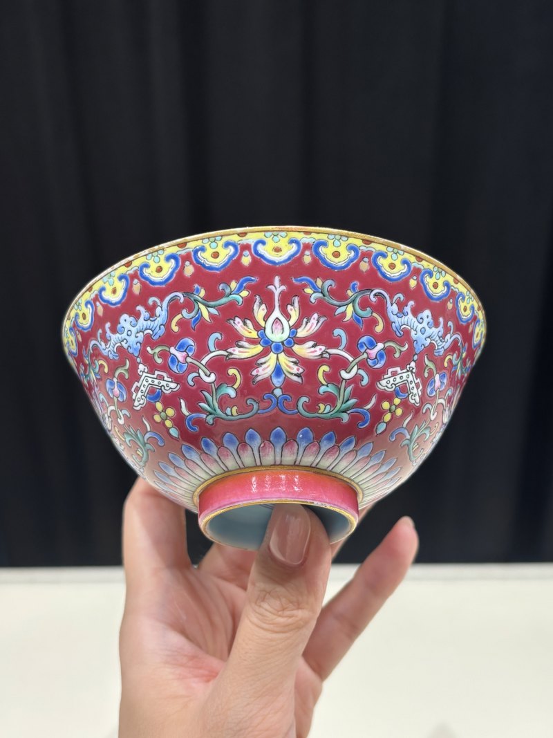 清乾隆 胭脂紫地洋彩福庆连绵小碗 - 图6