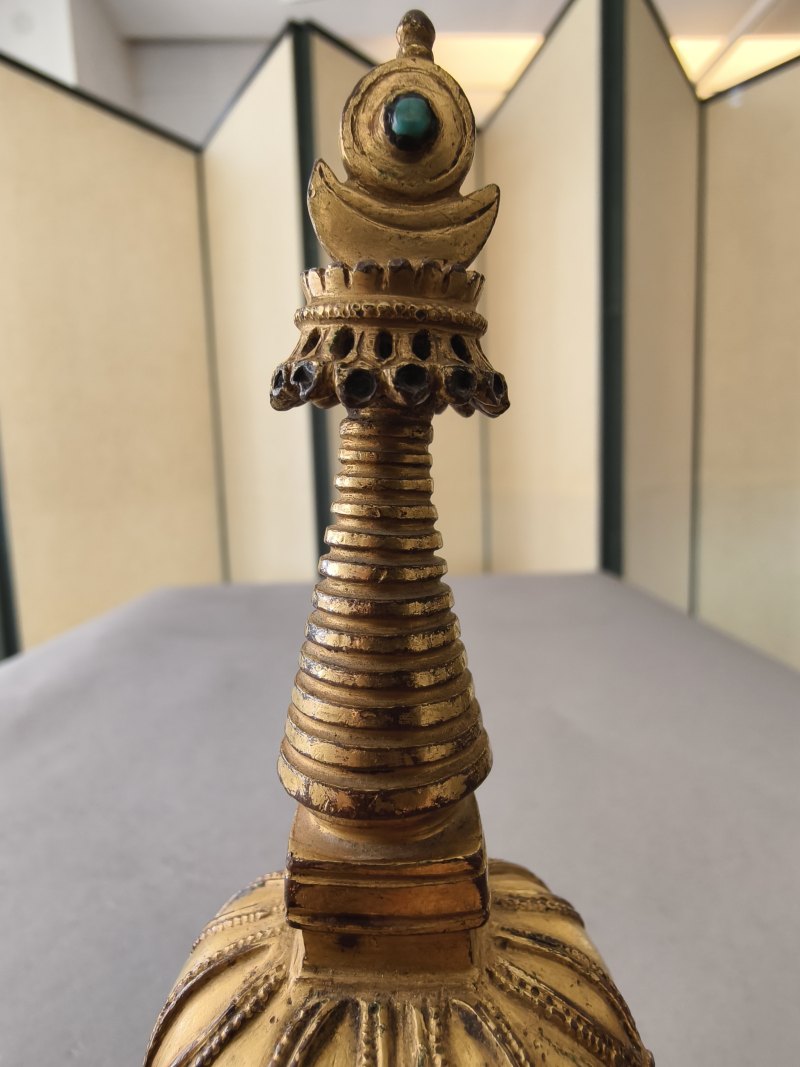 A GILT-BRONZE STUPA - 图24