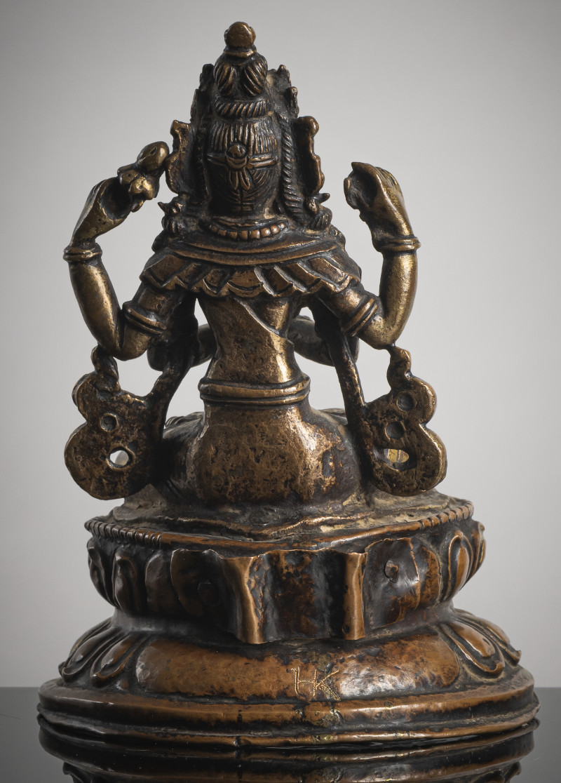 A gilt-bronze figure of Shadaksharilokeshvara - 图2