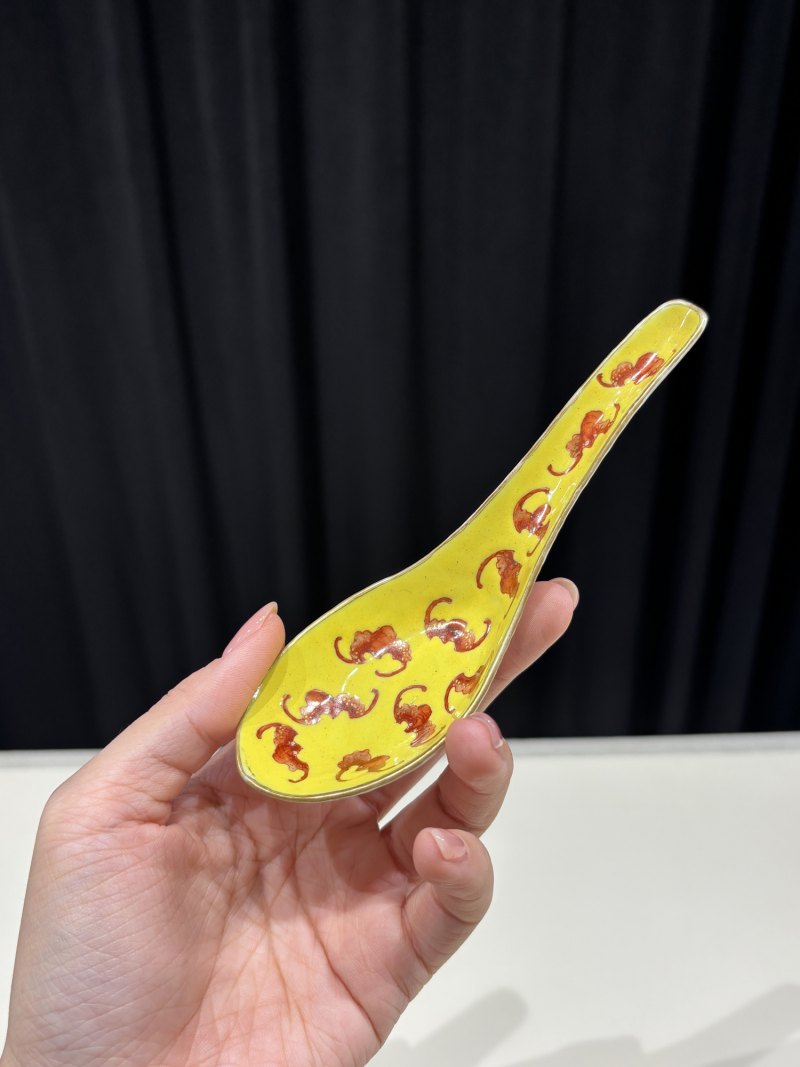 清光绪 黄地矾红描金百蝠纹汤匙一对 - 图3