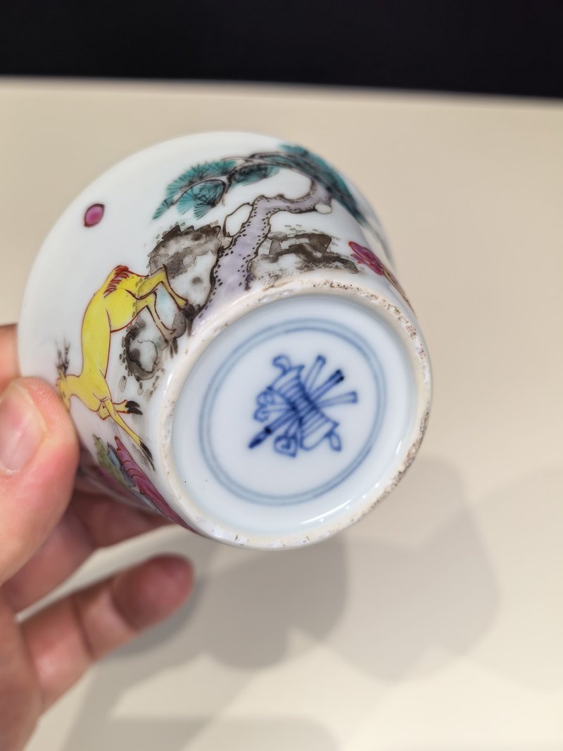 清雍正 粉彩人物马蹄杯 - 图13