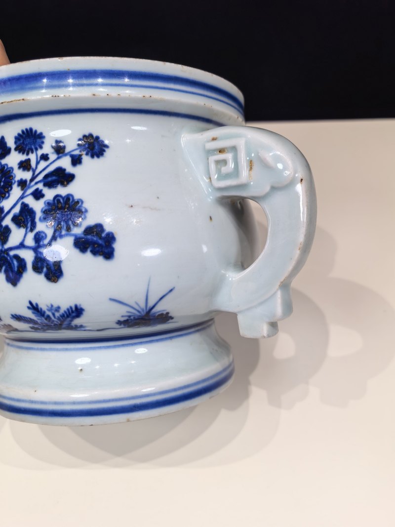明宣德-正统 青花花卉纹象耳簋 - 图12