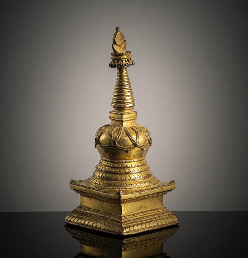 A GILT-BRONZE STUPA - 图3