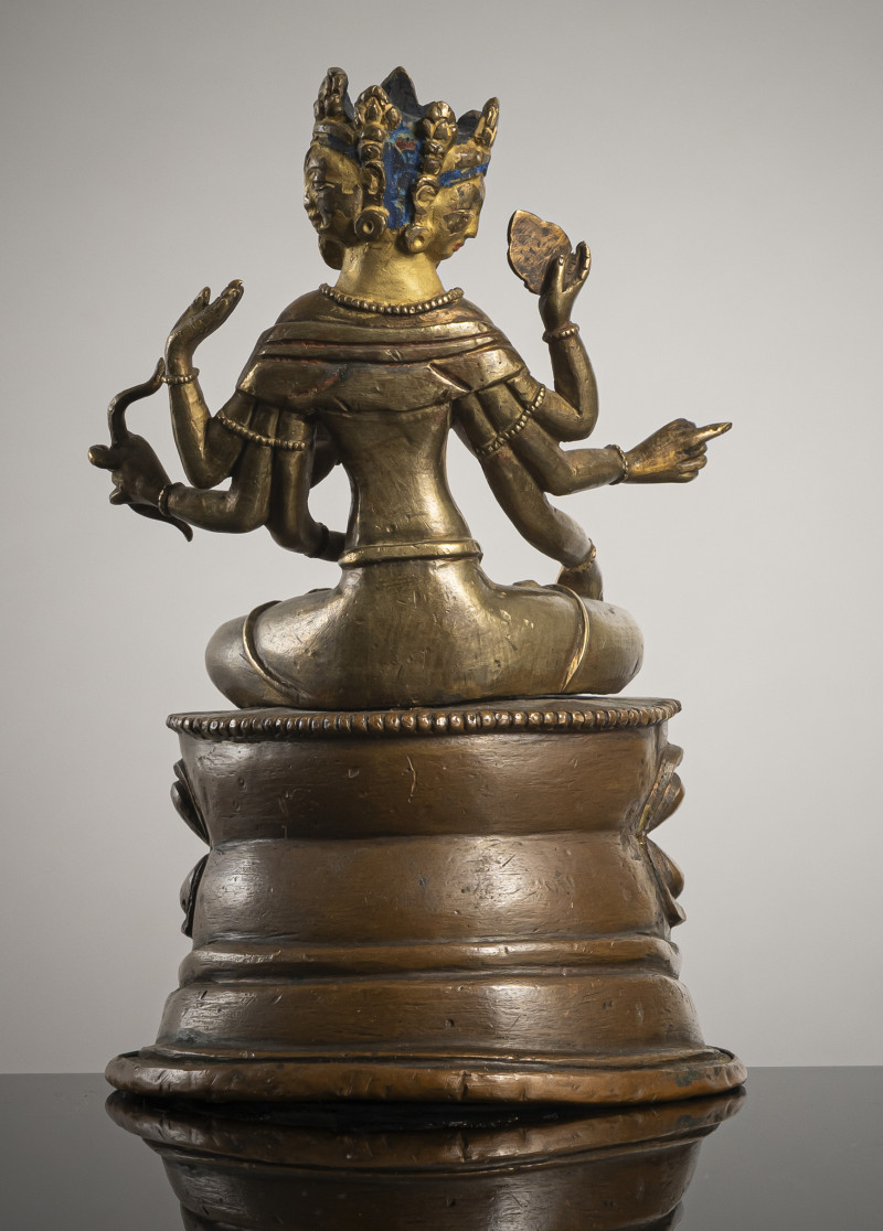 A BRONZE FIGURE OF USHNISHAVIJAYA - 图2