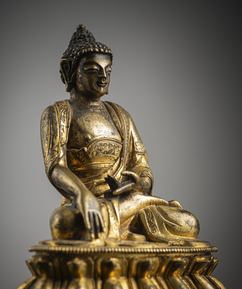 A GILT-BRONZE FIGURE OF BUDDHA SHAKYAMUNI - 图5