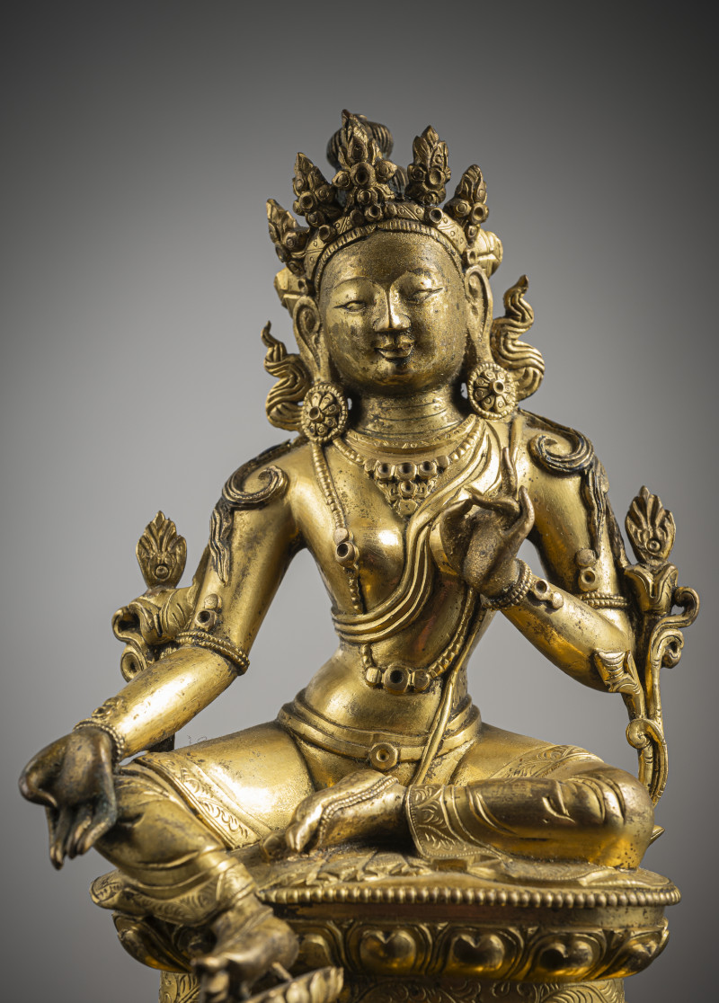 A GILT-BRONZE FIGURE OF SYAMATARA - 图3