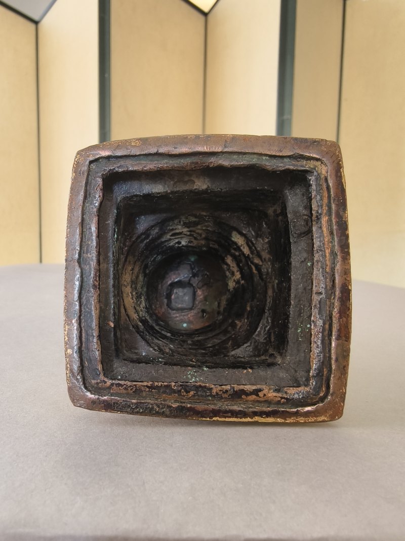 A GILT-BRONZE STUPA - 图21