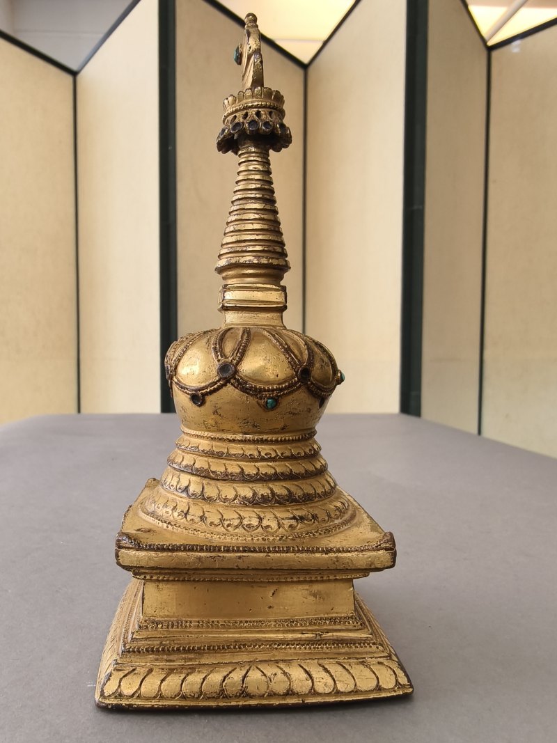 A GILT-BRONZE STUPA - 图18