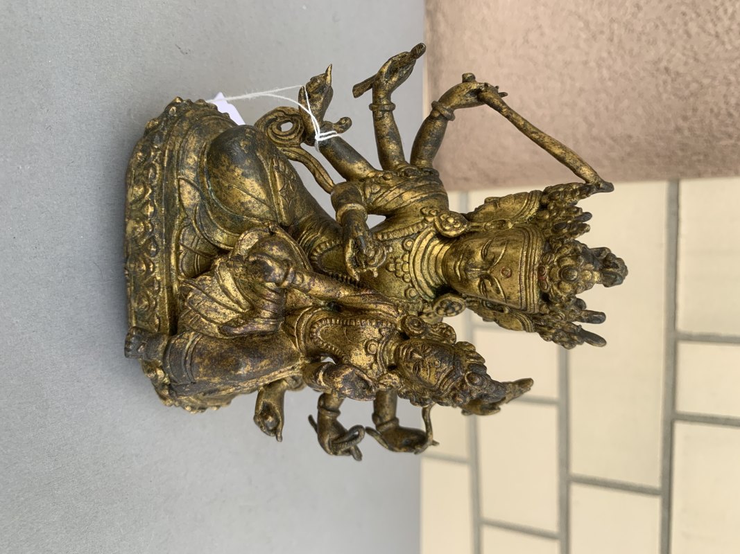 A GILT-BRONZE FIGURE OF MANJUGOSHA AND CONSORT - 图6